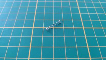 Ressort 82D N°82 pièce détachée Renault R8 Gordini 1/8 1/8ème Eaglemoss collections #A67