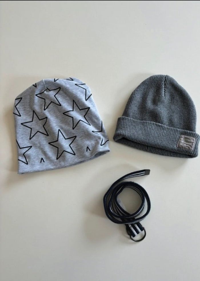 Lot de 2 bonnets et 1 ceinture
