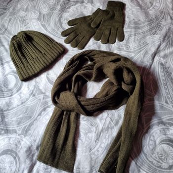 lit bonnet / écharpe /  gants  🎁 neuf 🎁