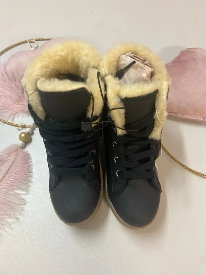 Bottines fille - fourrée - neuf - noir - Defacto - Taille 30 - photo numéro 3