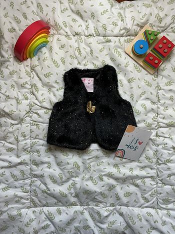 gilet sans manches en fourrure noir à paillettes gémo 18 mois