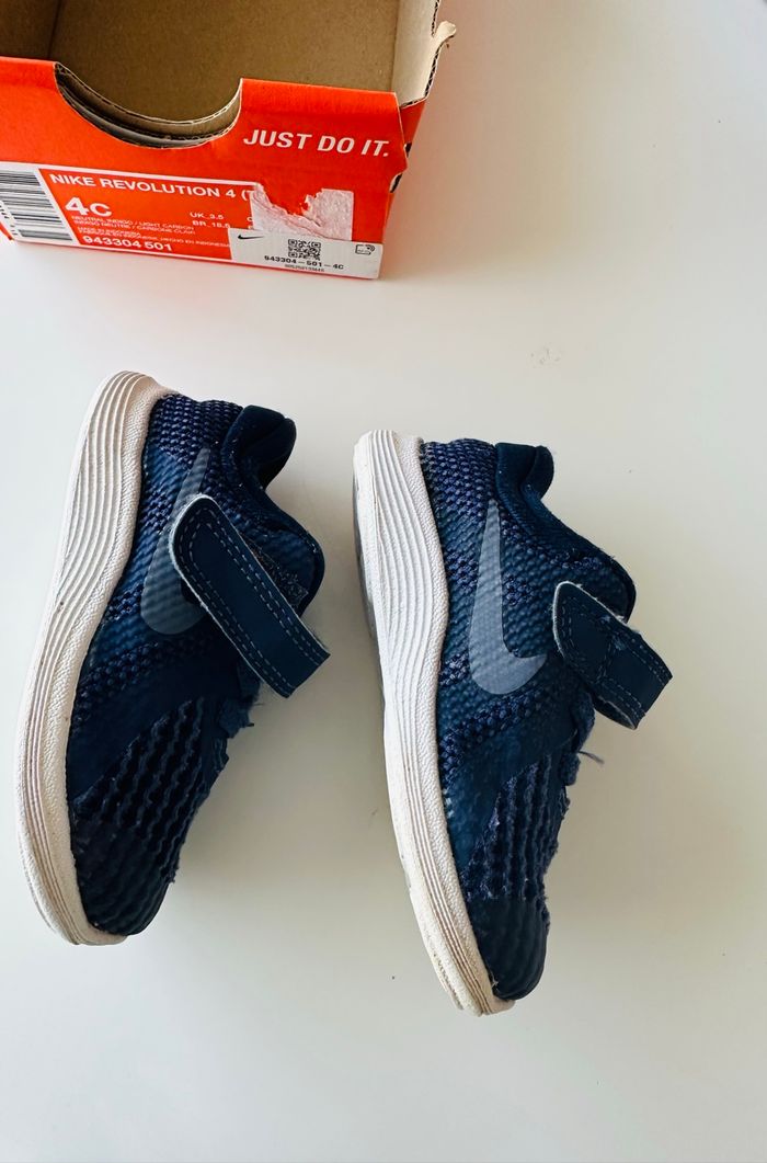 Paire de baskets - Nike Révolution 4 - taille 19,5 - photo numéro 8