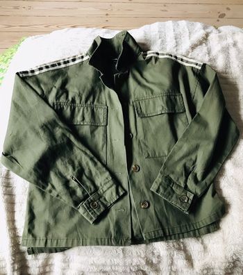 Veste kaki détail doré sur épaules
