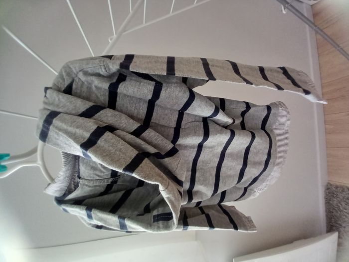 Tee-shirt manches longues à capuche – 4 ans – très bon état - photo numéro 5