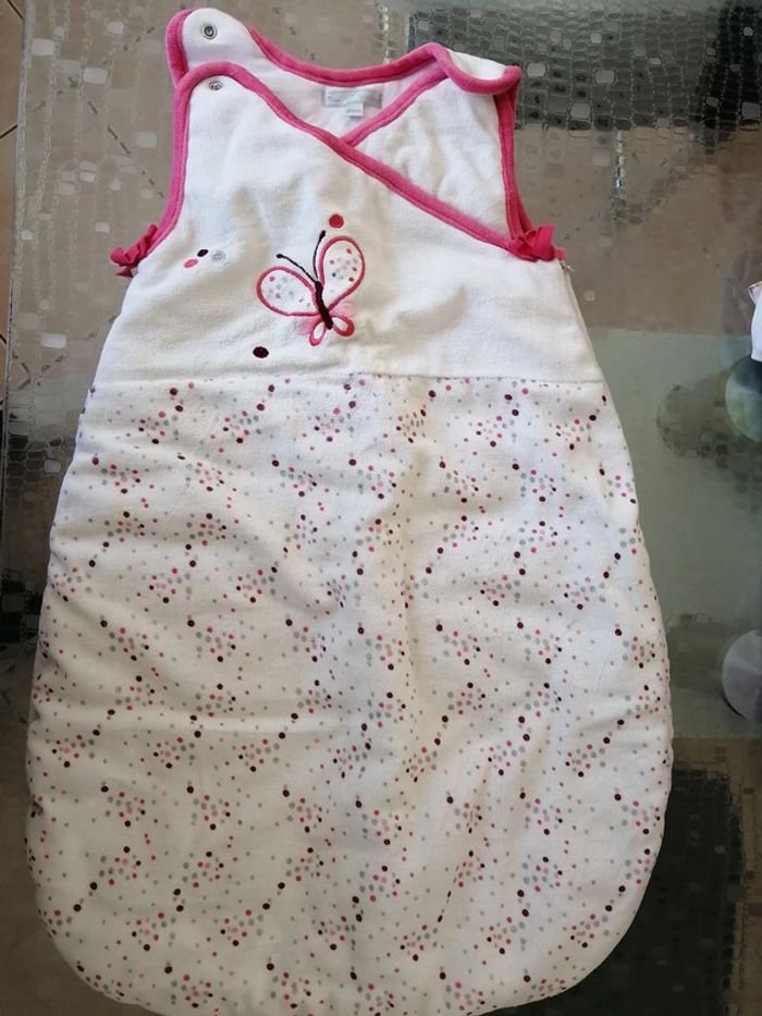 Gigoteuse chaude fille