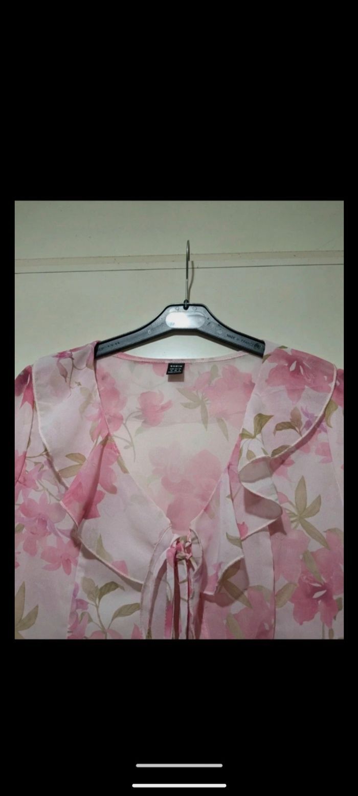 Magnifique blouse à volants en voilage froufrou couleurs romantiques. Taille 38 - photo numéro 7