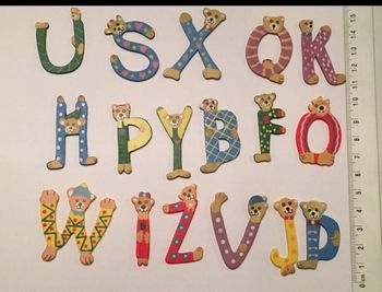 lot de 17 lettres en bois peintes