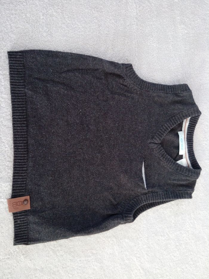 Pull Obaïbi 9-12 mois (réf perso L47)(familleac72)