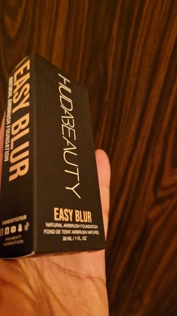 Huda Beauty fond de teint Easy blur Angel Food 110N 30ml neuf jamais utilisé jamais ouvert