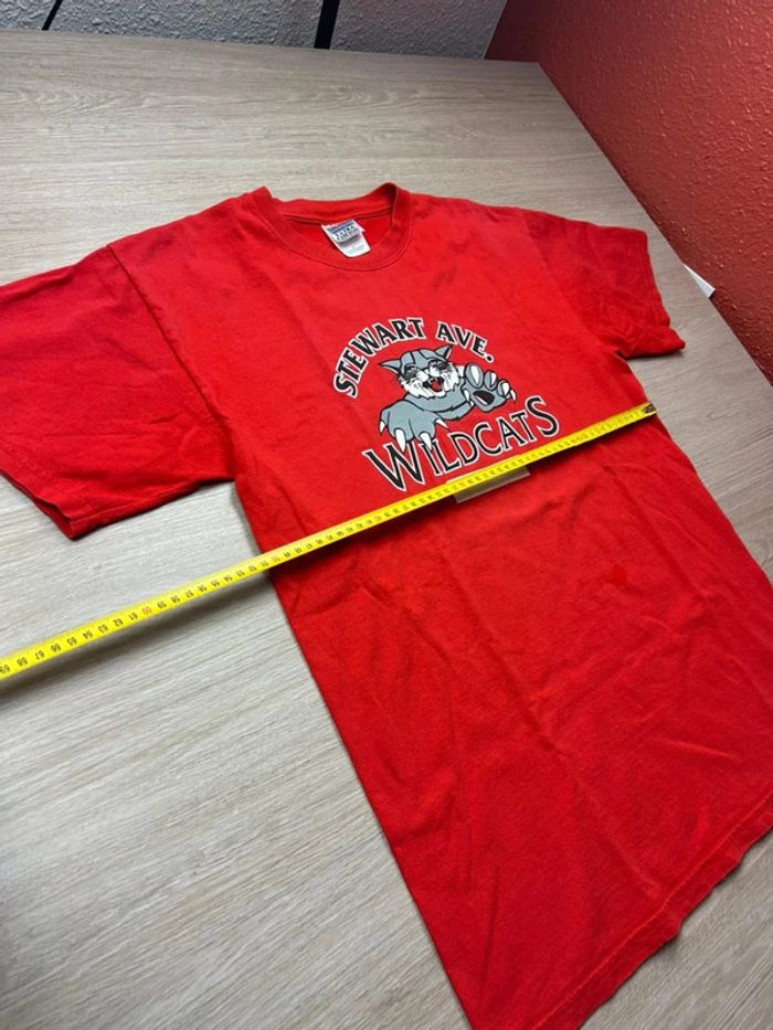 T-shirt Vintage Stewart Ave. Wildcats Mascotte Rouge – Gildan Taille M - photo numéro 7