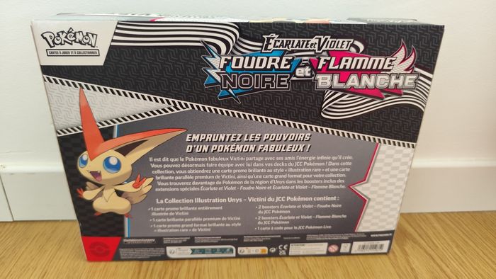 Coffret carte Pokémon Victini Foudre Noire et Flamme Blanche neuf scellé - photo numéro 2