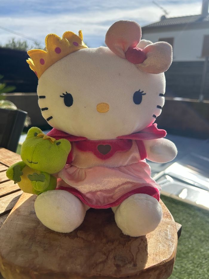 Peluche Hello Kitty Princesse + Petite grenouille