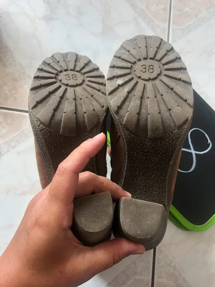 Belle paire de bottine de la marque Marco Tozzi de pointure 38 - photo numéro 5