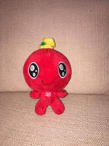 Peluche doudou petit bonhomme rigolo rouge avec couronne jaune King jouet 14 cm