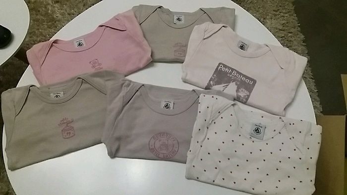 Lot bodys Petit Bateau 24 mois