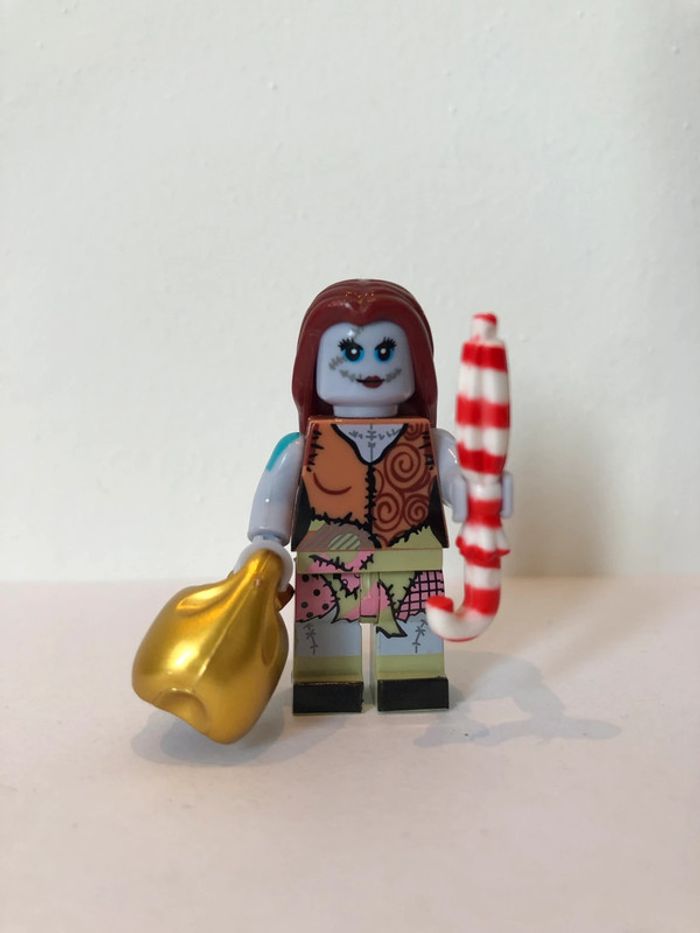Figurine type lego Sally Noël. Disney