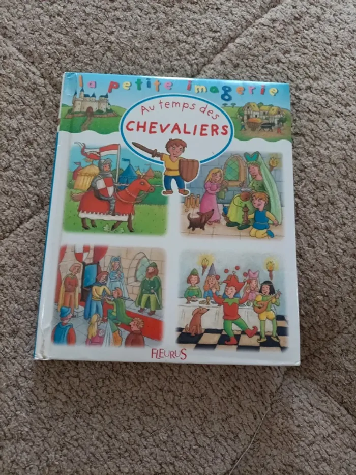 Livre La petite imagerie : Au temps des chevaliers
