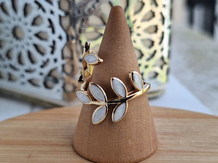 Bague Ouverte réglable en feuille Doré minimaliste, feuille en nacre blanche, feuille de Dainty - photo numéro 4
