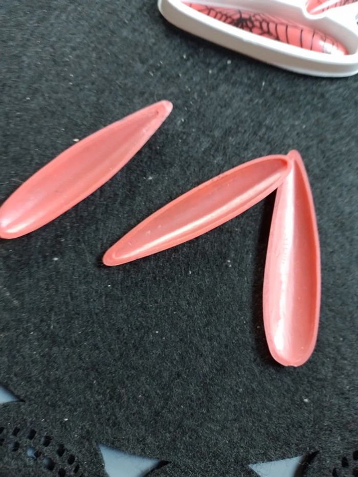 Faux ongles rouges Halloween - photo numéro 4