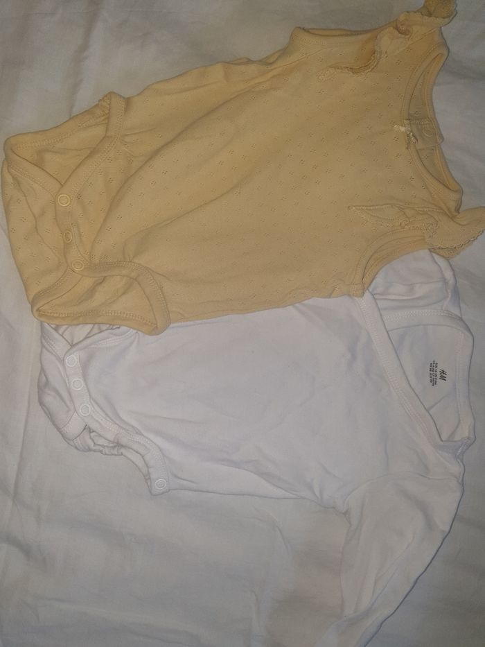 Lot bodies H&M 4/6 mois