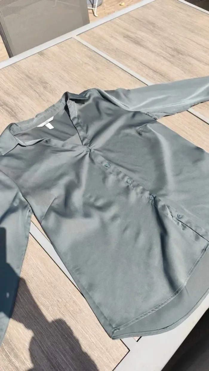 Chemise vert foncé satinée T38 - H&M - photo numéro 3