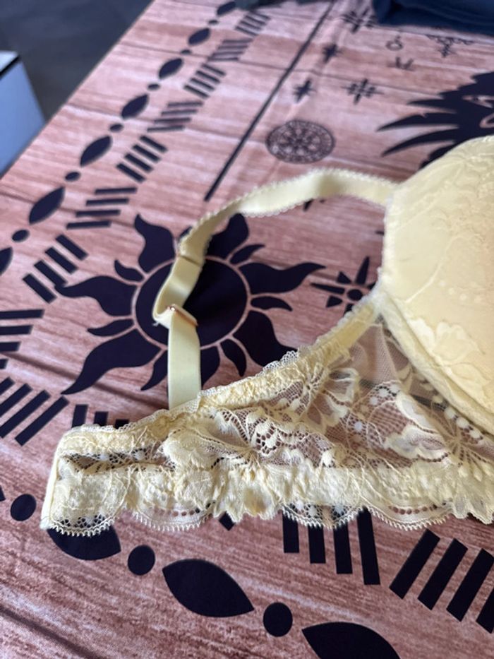 Soutien gorge jaune femme - photo numéro 2