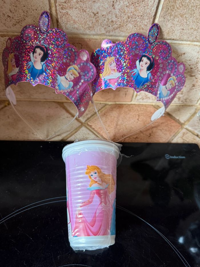 Deux serre tête et gobelet princesses Disney