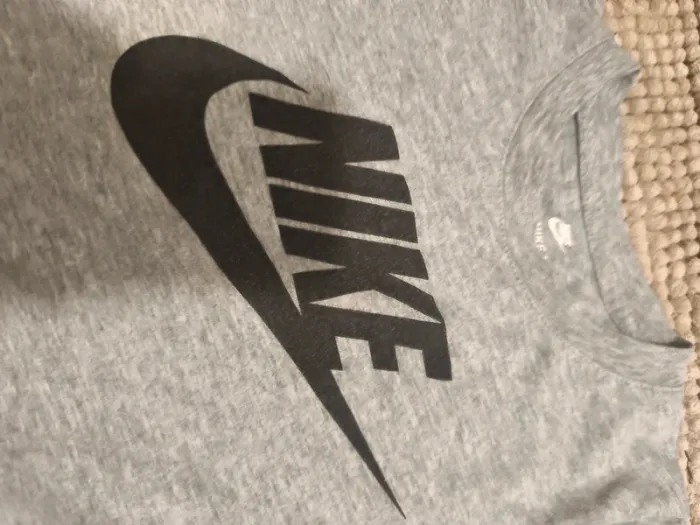 Tee shirt manches courtes taille 6-7 ans marque Nike - photo numéro 2