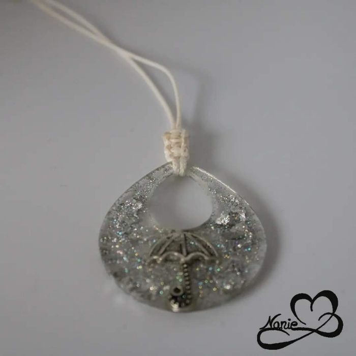 Pendentif en résine avec un parapluie et des feuilles d'argent !! 🌂☔☂️ - photo numéro 3