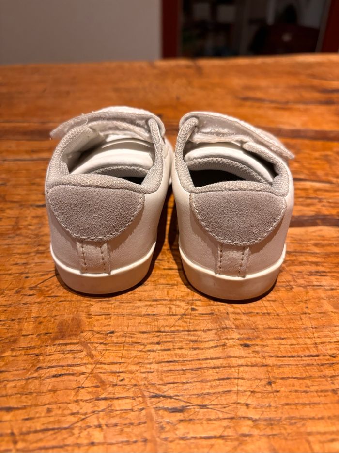 Chaussures blanches baskets enfant taille 21 - photo numéro 3