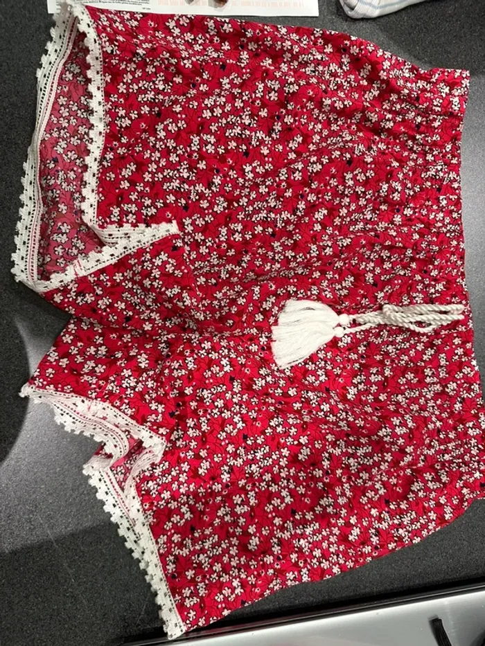 Petit short à fleur taille 42/44