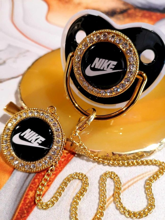 Tétine Nike - photo numéro 3