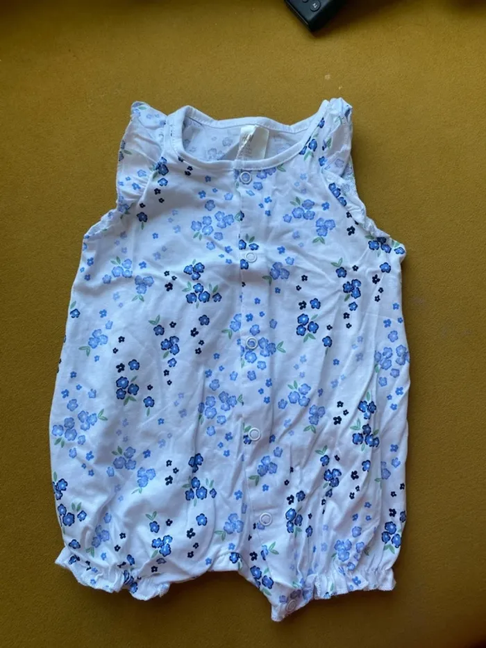 Combinaison taille 1/2 mois