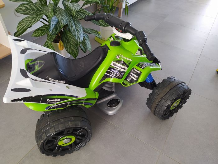 Quad Kawasaki électrique 12 v - photo numéro 3