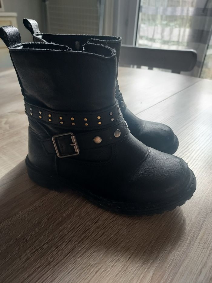 Bottes noires - photo numéro 2
