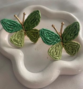 Boucles d’oreilles tendances papillon vert en raphia