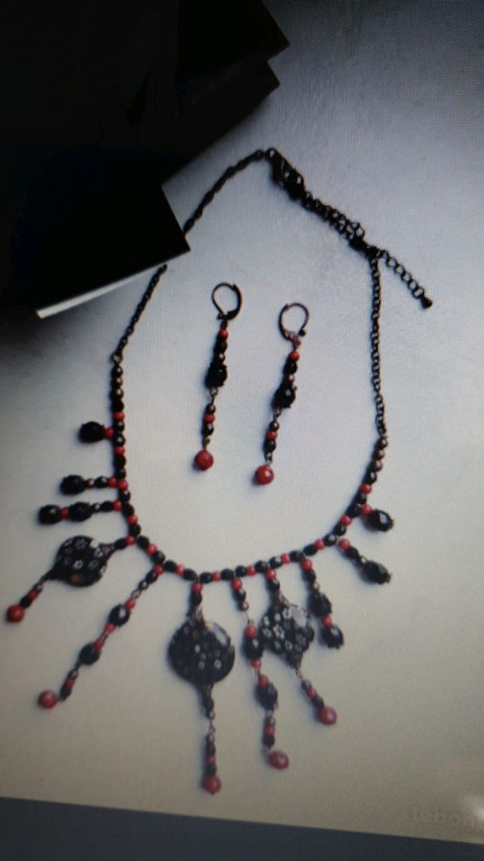 Parure collier et boucle d'oreilles neuf
