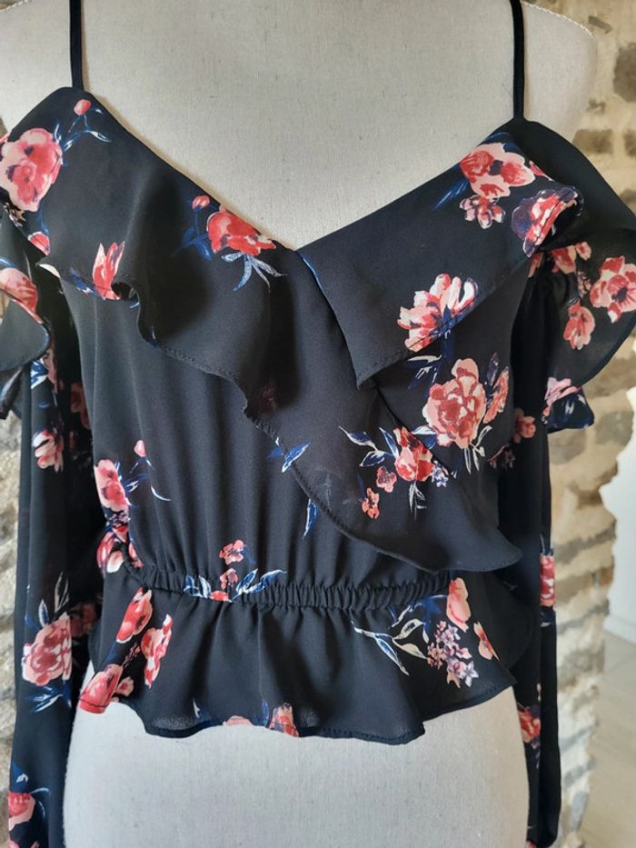 Top court crop top épaules dénudées fleuri noir H&M Taille 34 - photo numéro 3