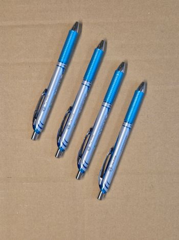 Lot 4 stylos Pentel Energel bleu ciel