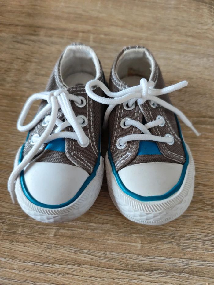 Chaussures taille 18