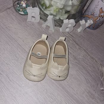 Chaussures bébé fille 3-6 mois kiabi neuves