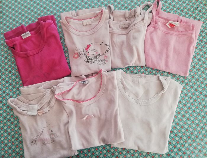 Lot de 7 maillots de corps dont 2 petit bateau