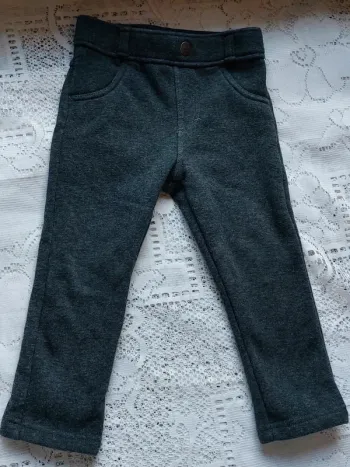 Pantalon gris foncé - confort et douceur, Kiabi en très bon état, taille 24 mois
