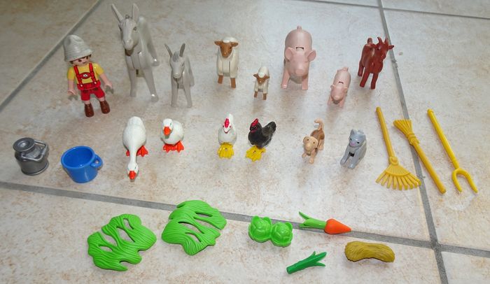 Gros lot de Playmobil Country Ferme transportable 4897 + 6 boites - photo numéro 5