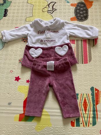 Vend pyjama neuf 2 pièces taille 3 mois