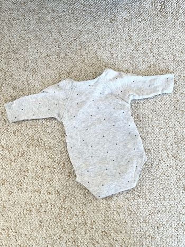 Lot bodies Kiabi 1 mois - photo numéro 4