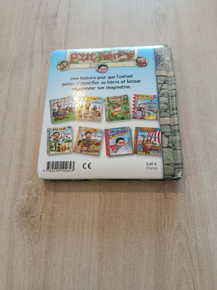 Livre petit héros - photo numéro 3
