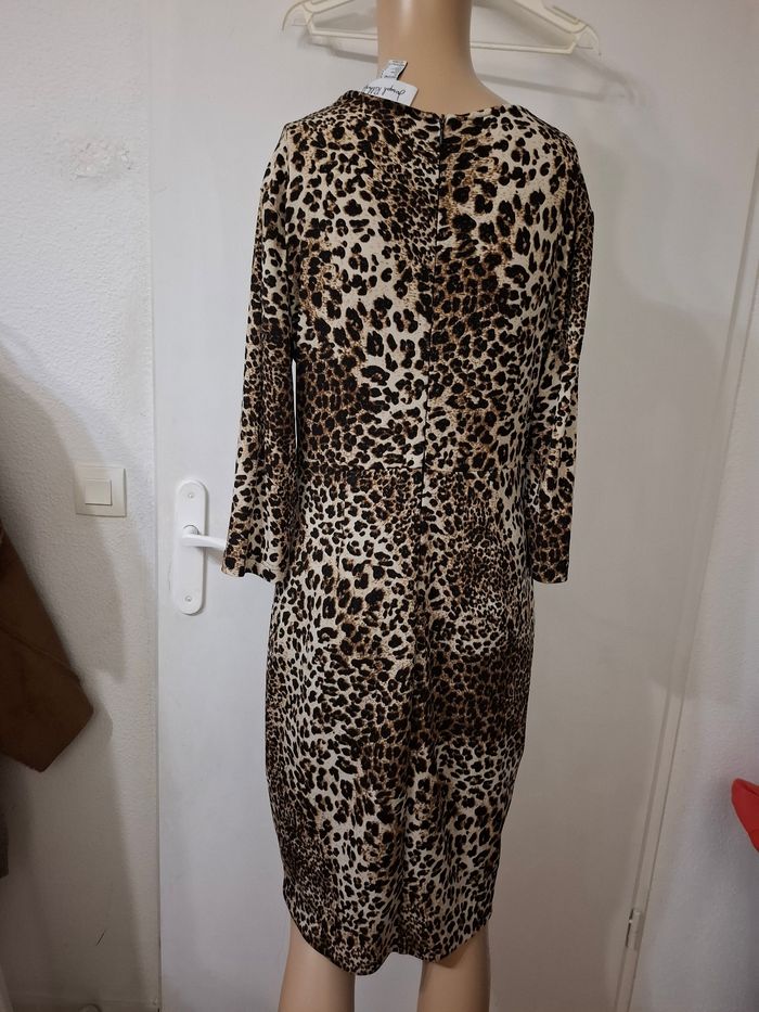 Robe léopard joseph ribkoff taille 36 en très bon état - photo numéro 3