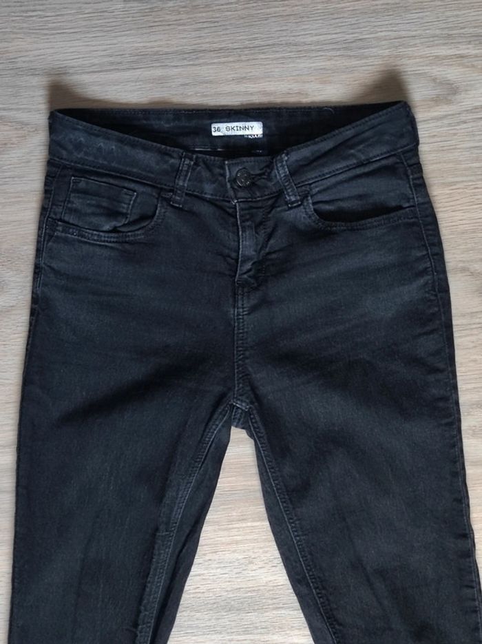 Pantalon jean noir Skinny / Kiabi - 34/XS à 36/S - photo numéro 3