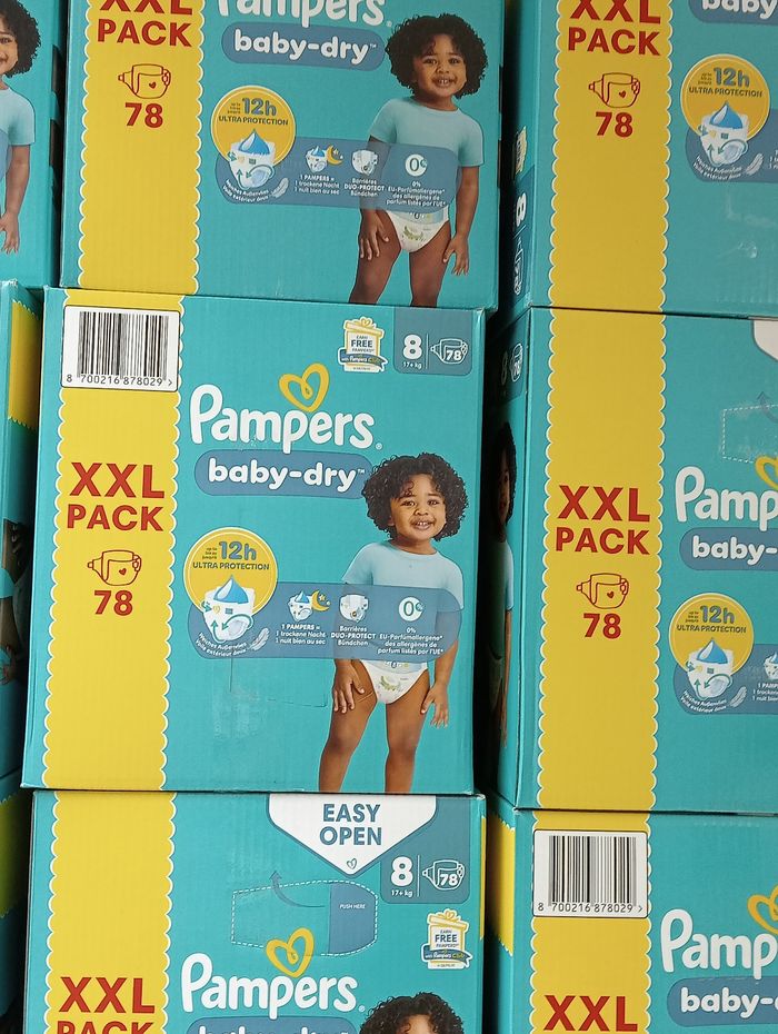 Deux cartons de couches Pampers taille 8